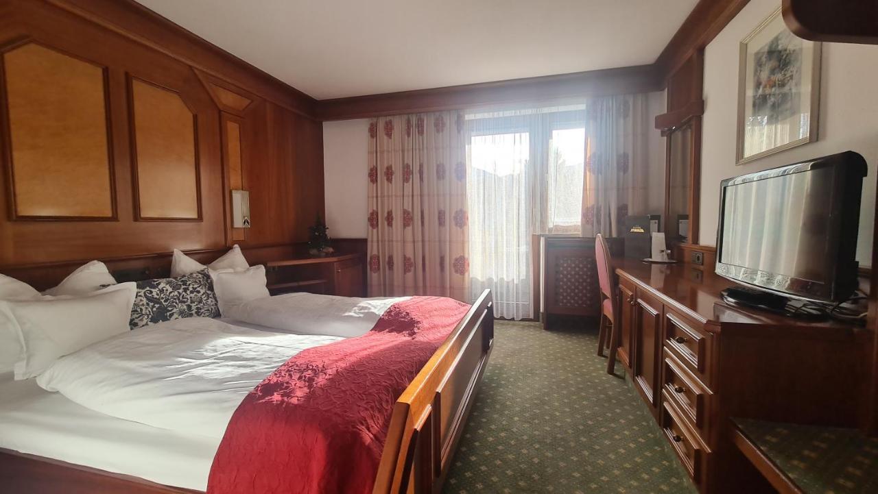 Hotel Tyrolis ツィルル エクステリア 写真