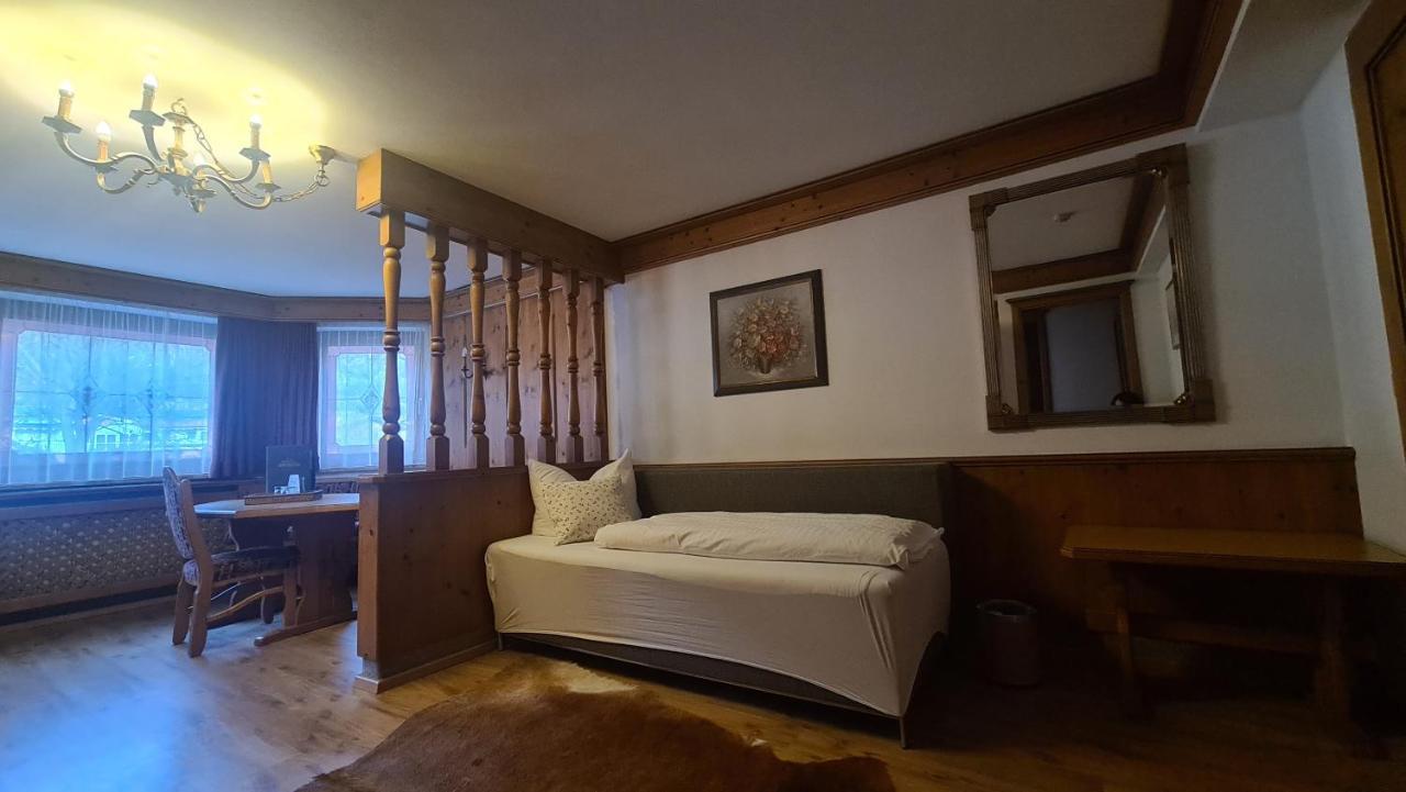 Hotel Tyrolis ツィルル エクステリア 写真