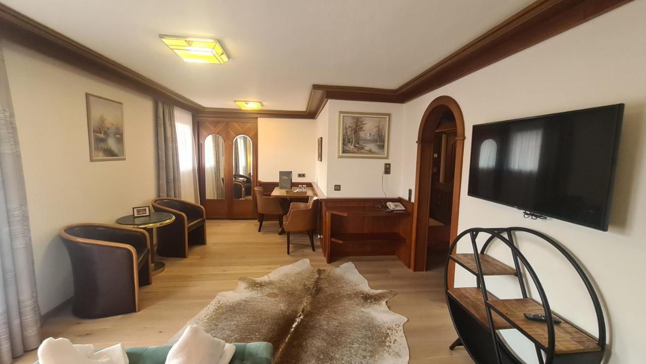 Hotel Tyrolis ツィルル エクステリア 写真