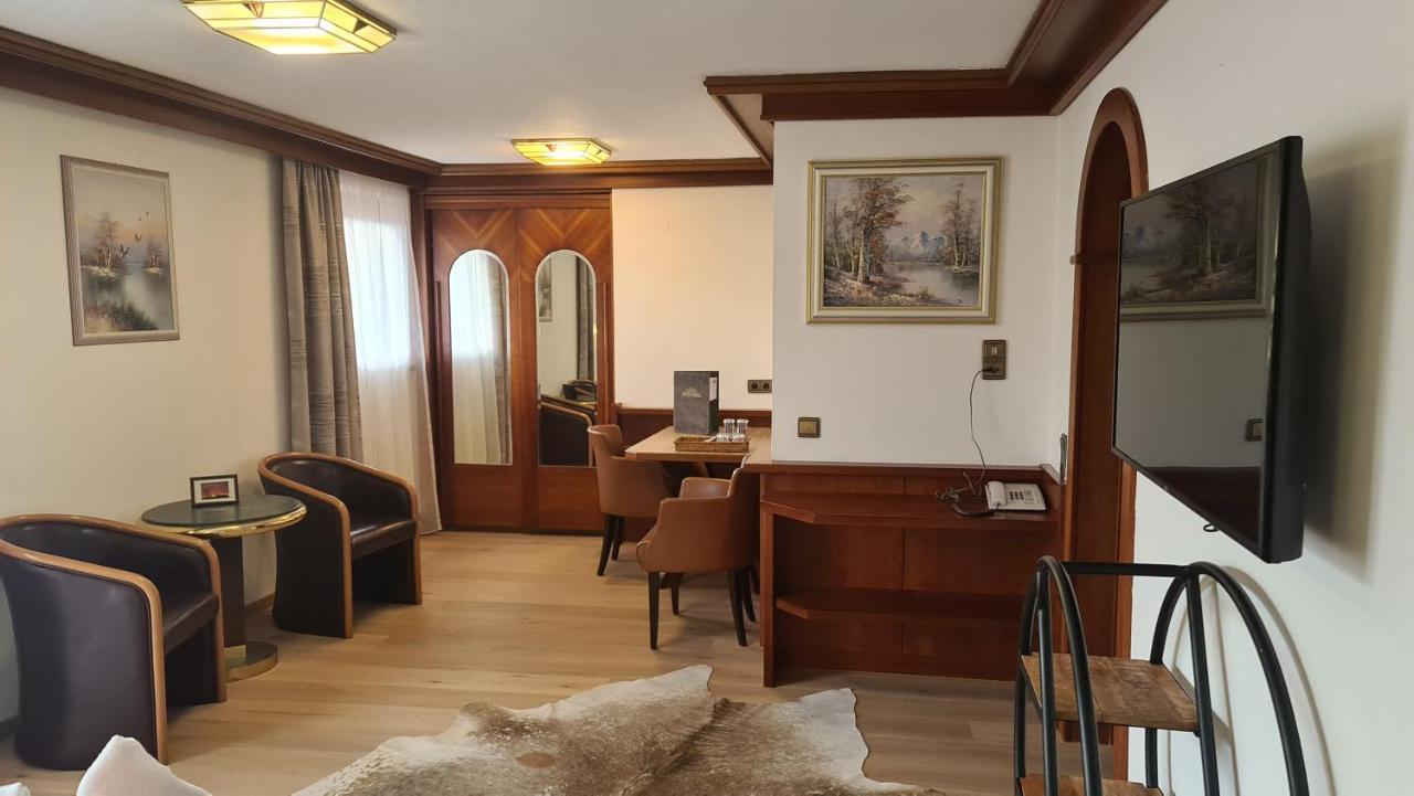 Hotel Tyrolis ツィルル エクステリア 写真