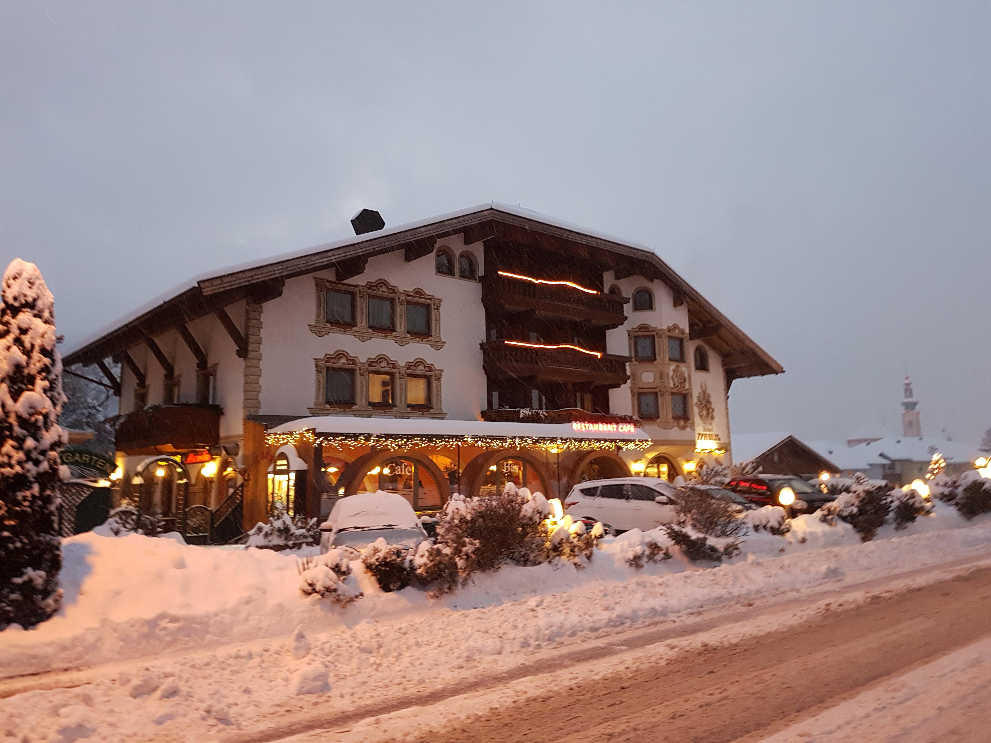 Hotel Tyrolis ツィルル エクステリア 写真