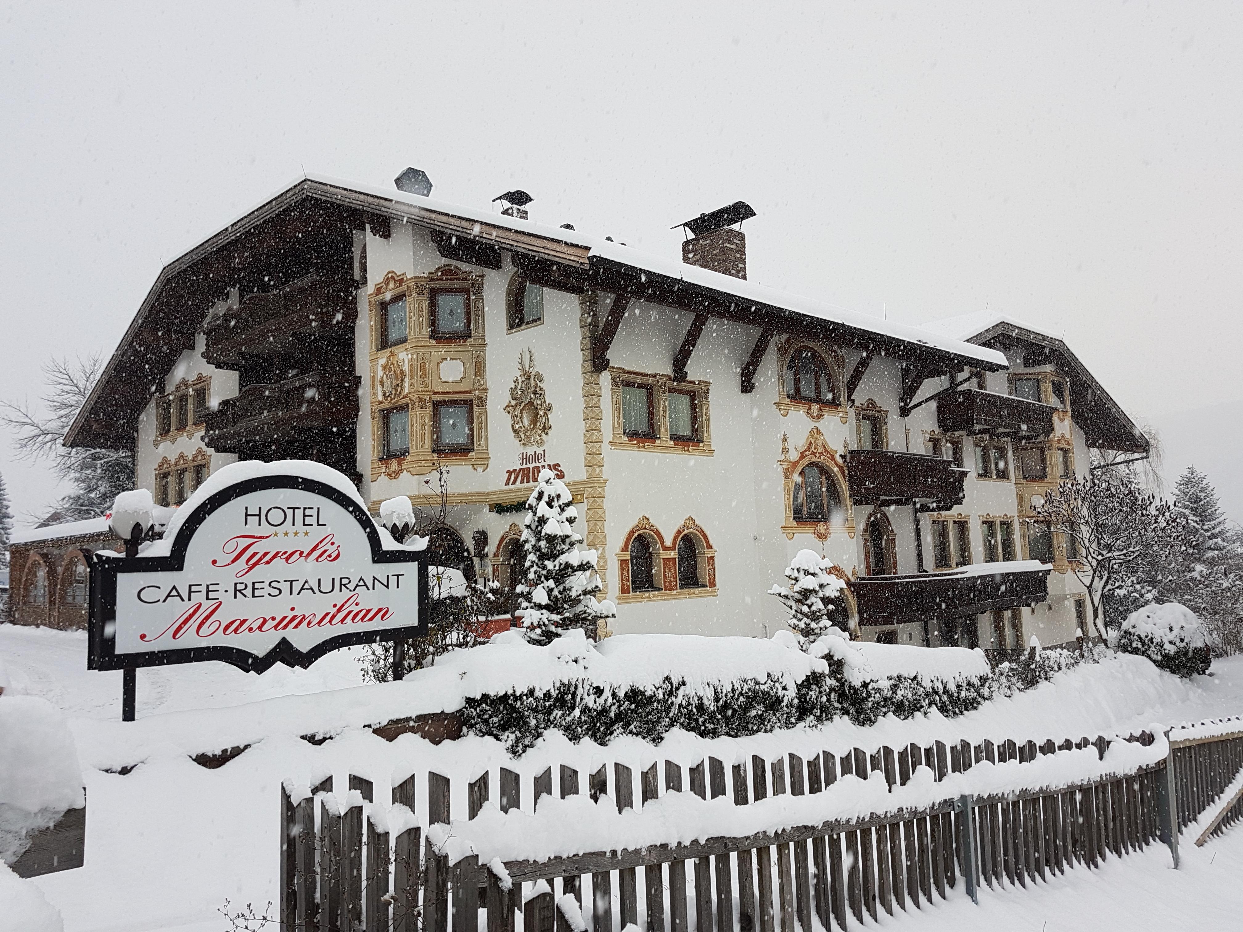 Hotel Tyrolis ツィルル エクステリア 写真