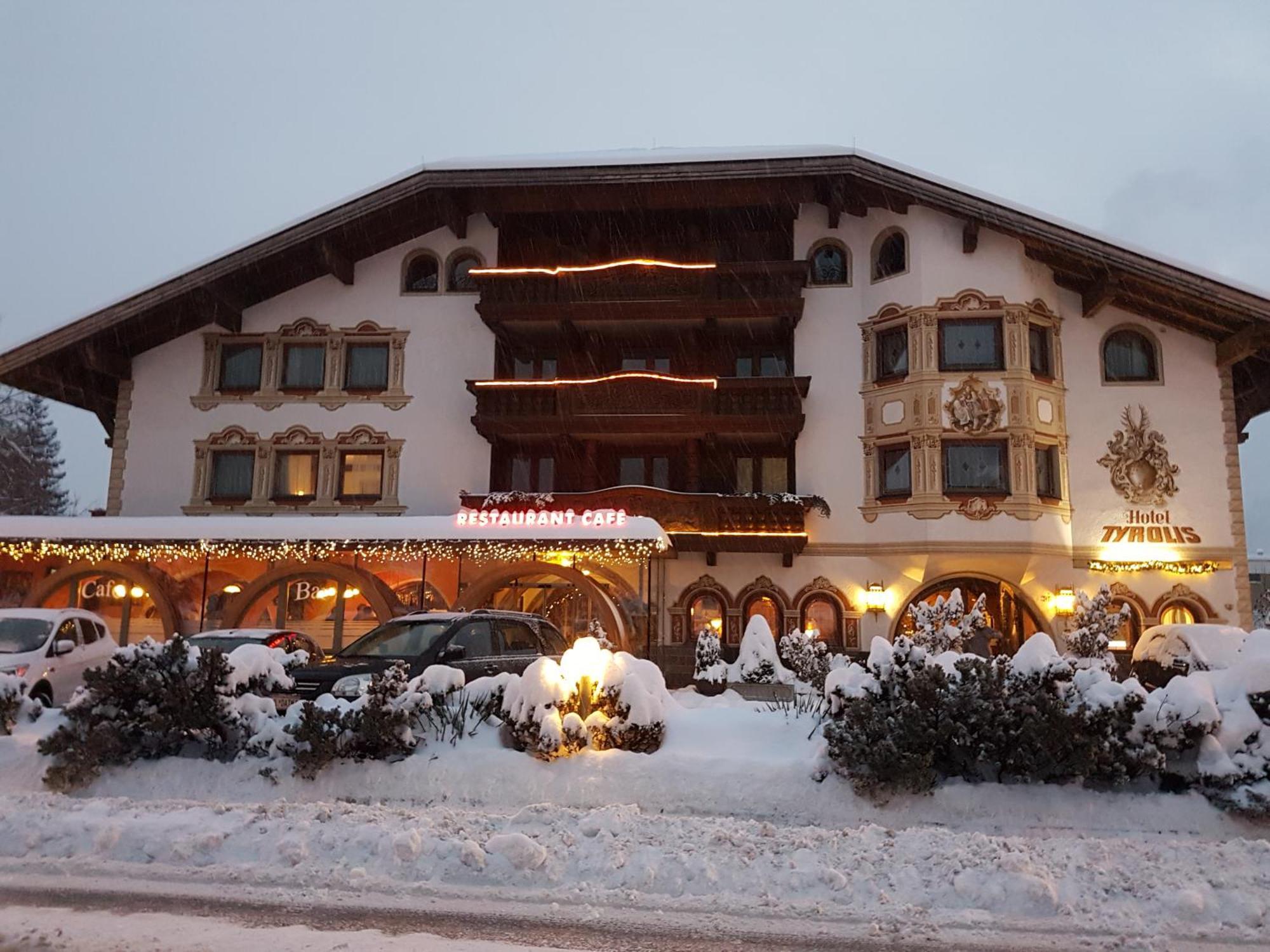 Hotel Tyrolis ツィルル エクステリア 写真