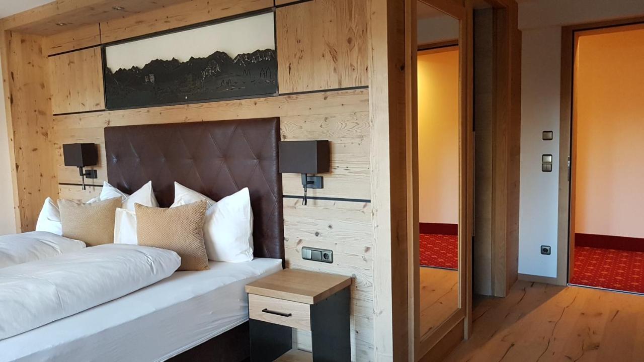 Hotel Tyrolis ツィルル エクステリア 写真
