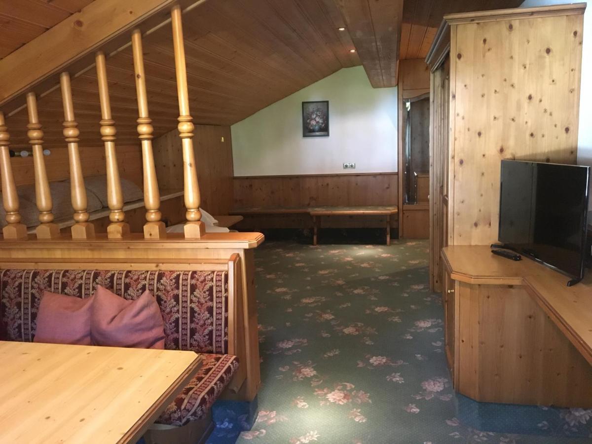 Hotel Tyrolis ツィルル エクステリア 写真